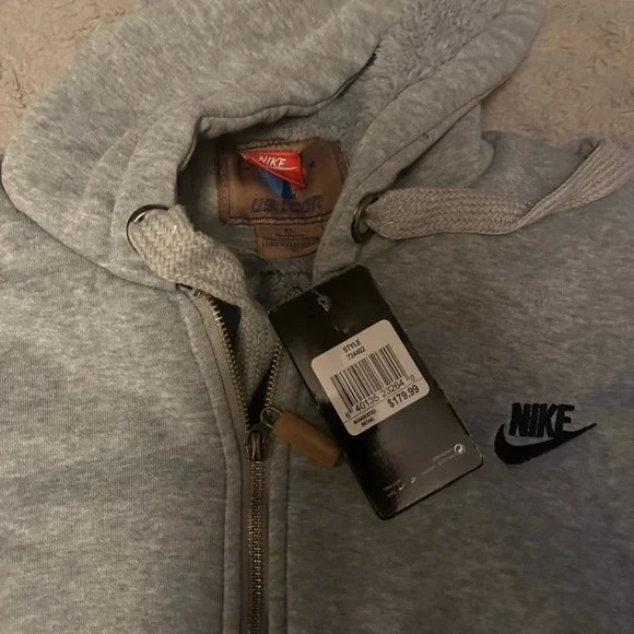 Nike Men's Gray Hoodie Jacket - Picture 2 of 3
